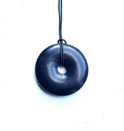 Shungiet edelstenen donut hanger 3 cm uit Rusland tegen electromagnetische straling 4 en 5G