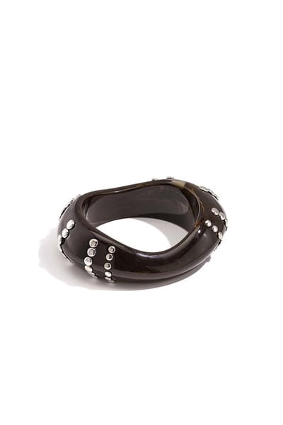 Hars bangle armband met studs in strepen patroon - Donkerbruin - Verkleurt niet - Cadeau - Goudlief.nl