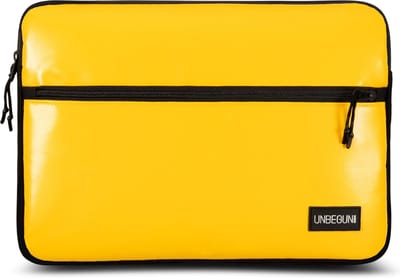 MacBook Pro 16 inch M5 case met vak (van gerecycled materiaal) - Gele laptop sleeve/hoes (2026)