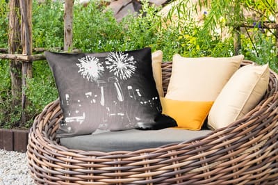 Buitenkussens - Vuurwerk - Proosten - Skyline - Champagne - 60x40 cm - Weerbestendig