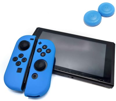 Gadgetpoint - Hoesjes & Skins + Thumb Grips voor Nintendo Switch 1 - Performance Gaming Case - Soft Grip Covers - Anti-Slip Joy-Con Controller Accessoires - Lichtblauw + Blauwe Thumbs