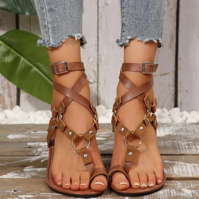 Chaussures pour femmes, tongs grande taille, sandales décontractées pour tous les jours, brides à boucle et rivets, plates, avec lacets à la cheville. 41 marron clair