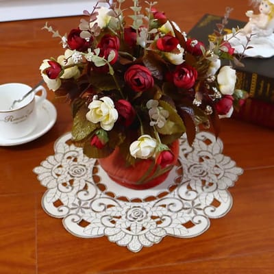 Dailygoods- Placemat Bloemen Kant Borduurwerk - 4-Pack - Ronde/OVALE Vorm - 30 cm - Polyester - Onderzetters voor Eetkamer - Tafelonderzetters
