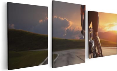 Artaza Canvas Schilderij Drieluik Wielrennen Fietser op de Weg bij Zonsondergang - 120x60 - Foto Op Canvas - Canvas Print
