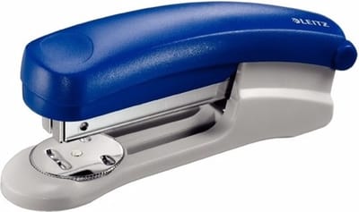 Metalen nietmachine met ontnieter blauw 11,5 cm - Kantoor en school - Bureau accessoires