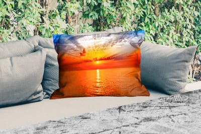 Buitenkussens - Zonsondergang - Zee - Lucht - Oranje - Horizon - Water - 60x40 cm - Weerbestendig