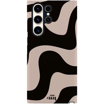 xoxo Wildhearts Ride With Me - Hoesje geschikt voor Samsung Galaxy S25 Ultra - Siliconen hoesje met dubbele beschermlaag - Luxe case - Stevige backcover - Golvenprint - Golvend patroon - golven - Beige / Zwart