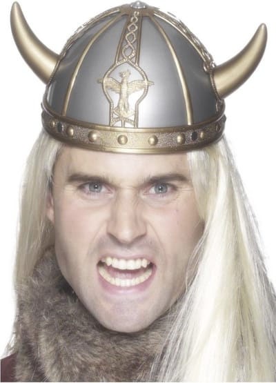 Zilveren Vikingen verkleed helm met gouden hoorns - Carnaval hoeden/helmen