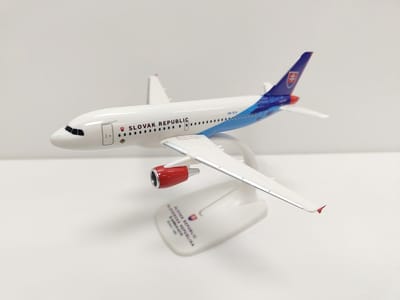 schaalmodel vliegtuig Slovak Republic Airbus A319 schaal 1:200 lengte 16,91cm