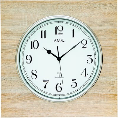 AMS F5552 - Wandklok - Analoog - Radiogestuurde tijdsaanduiding - Vierkant - Hout - Mineraal Glas - Cijfers - LichtBruin/Beige/Crème
