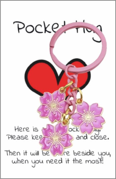 Pradeo - Bloemetjes - Sleutelhanger - Gelukshanger - Hangertje - Bloemen - Flowers - Key Chain - Pocket Hug - Klein Cadeau / Geschenk - Met Kaartje Met Tekst - Donker Roze