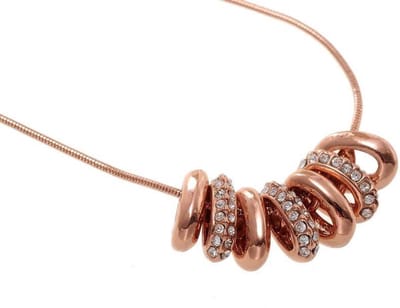 Behave - Korte rosékleur ketting met ronde hanger en kristalstenen - Nikkelvrij - 40cm + verlengketting