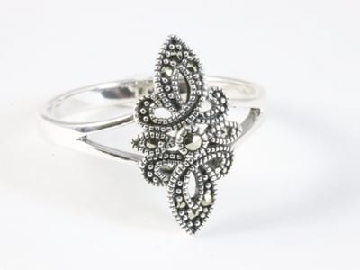 Hoogglans zilveren ring met marcasiet - maat 18