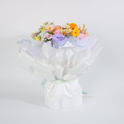 La Roselle Amsterdam Luxe Pastel Kunstbloemen Boeket – Kunstrozen met Orchideeën en Madeliefjes – Witte Cadeauverpakking – Pastel zomer bloemen