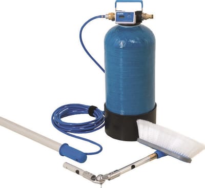 Lewi profesionele Purastart mini outdoor cleaning met gedemineraliseerd water systems voor glas en zonnepaneelreiniging met 6 mtr. telescoopsteel