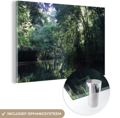 ® Glasschilderij 180x120 cm - Schilderij acrylglas - Reflectie van een regenwoud in een rivier in Brazilië - Foto op glas - Muurdecoratie woonkamer - Wanddecoratie slaapkamer - Schilderijen