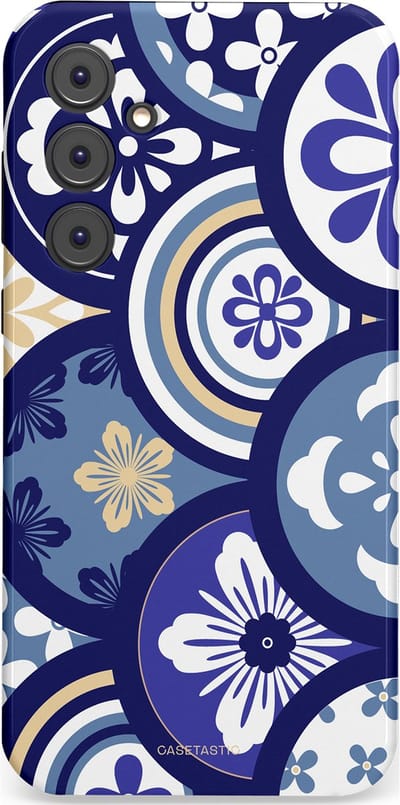 Casetastic Hoesje Geschikt voor Samsung A35 - Stijlvolle Beschermende Duo-layer Case - Blauwe bloemen Talavera Maiolica Patroon