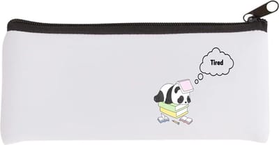 Akyol - tired panda Etui - Panda - panda liefhebbers - panda die ligt op een stapel boeken - verjaardag - dieren liefhebbers - cadeau - kado - geschenk - verjaardagscadeau - 20 bij 9 cm