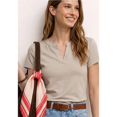 Shirt met gespleten hals en satijnen details
