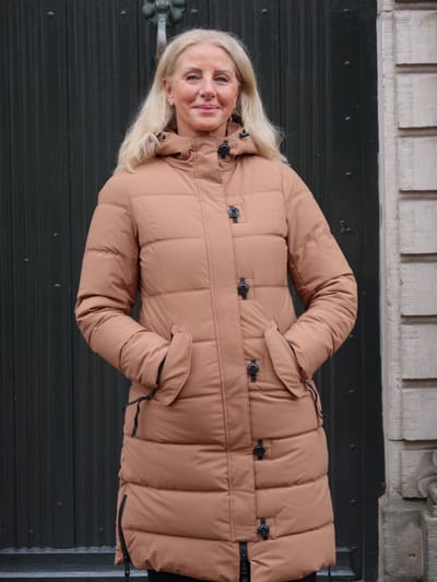 Lange dames winterjas - Gewatteerd en getailleerd - Camel - Maat 46