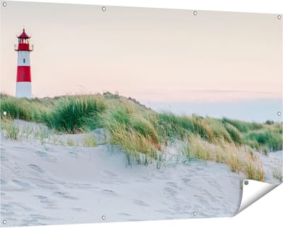 Gards Tuinposter Strand en Duinen met een Vuurtoren - 150x100 cm - Tuindoek - Tuindecoratie - Wanddecoratie buiten - Tuinschilderij