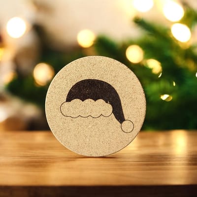 Baardmans Creaties - Pannen-onderzetter kurk rond 17 cm 'Kerstmuts'
