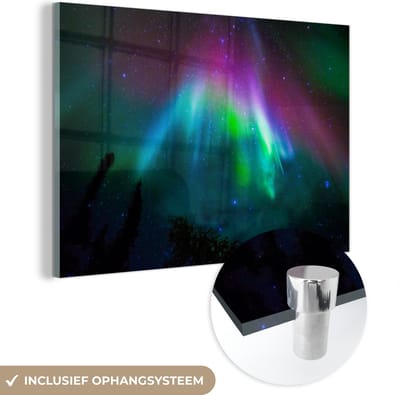 MuchoWow® Glasschilderij 60x40 cm - Schilderij acrylglas - Noorderlicht - Sterrenhemel - Kleuren - Foto op glas - Schilderijen