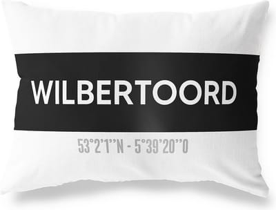 Tuinkussen WILBERTOORD - NOORD-BRABANT met coördinaten - Buitenkussen - Bootkussen - Weerbestendig - Jouw Plaats - Studio216 - Modern - Zwart-Wit - 50x30cm