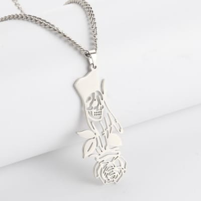 Colliers à breloques gothiques en forme de faucille et de rose pour femmes et hommes, collier en acier inoxydable avec tête de mort et faux, bijoux pour femmes white
