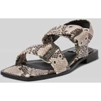 Sandalen met sierstuds, model 'SARIA'