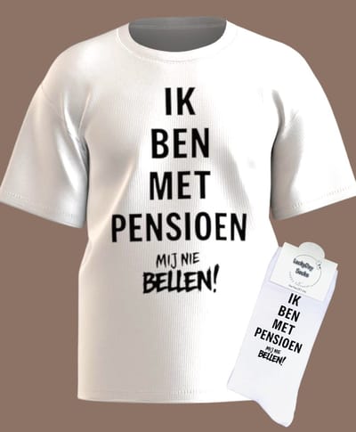 Gift Set - Pensioen - T-shirt met sokken - Afscheidscadeau - Pensioen cadeau voor man en vrouw - Leuk cadeau - Brievenbus cadeau - Pensionado - LuckyDay Socks - Uniek cadeau - Maat S
