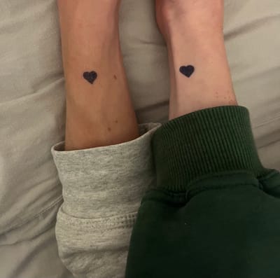 Tijdelijke tattoo zwart hartje | Neptattoo volwassenen | Tijdelijke tattoo voor volwassenen | Temporary tattoo | Plaktattoos voor volwassenen | Neptattoos | Probeer zorgeloos een tattoo | tattforaweek