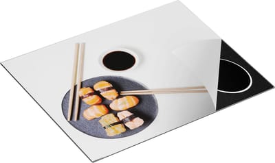 Chefcare Inductie Beschermer Sushi met Stokjes op een Witte Achtergrond - 65x50 cm - Afdekplaat Inductie - Kookplaat Beschermer - Inductie Mat