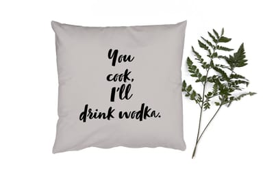 Sierkussens - Kussentjes Woonkamer - 40x40 cm - Quotes - Alcohol - You cook, I'll drink wodka - Spreuken - Wodka
