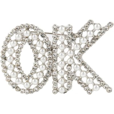 Parel 2-kleurige Letter Ok Broches Voor Vrouwen Glanzende Woorden Letters Kantoor Casual Broche Pin Cadeaus zilver