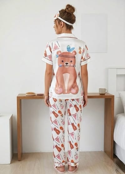 5-Delige Satijnen Dames Pyjamaset met Beerprint – Inclusief Slaapmasker, Slippers en haarelastiek - M