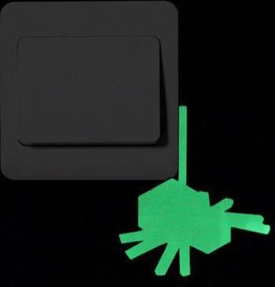 Glow In The Dark Spin - kinderkamer decoratie lichtknop nachtlampje muur sticker