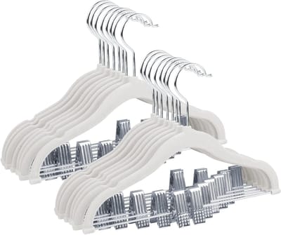 30cm Baby Fluwelen Hangers met Beweegbare Clips, Antislip Kinderkledinghangers, Ultradunne Ruimtebesparende Kinderhangers (16 Pak, Wit)