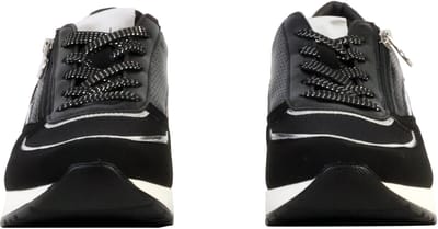 Sneakers met veters