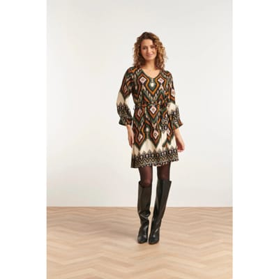 Smashed Lemon 23529 dames klassieke v-hals jurk met riemopvallende tribal print |