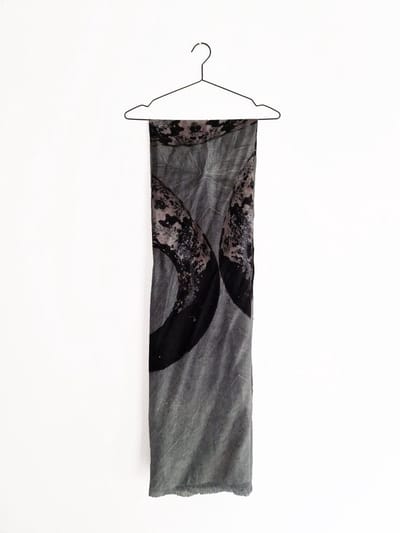 Sjaal grijs - 100% zijde - Art'Scarf "The French Embrace"