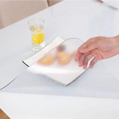 Tafelbeschermer PVC - Tafelkleed - Tafel Beschermen - Vetafstotend en Wasbaar - 130 x 160 cm - Transparant Mat