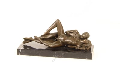 Erotisch bronzen beeld liefdespaar liggend – Kunstbeeld/Sculptuur – erotisch beeld, liefdespaar, marmeren sokkel – Massief brons – Marmeren sokkel – Handgemaakt – 21,5x9x10,2 cm Brons/Zwart