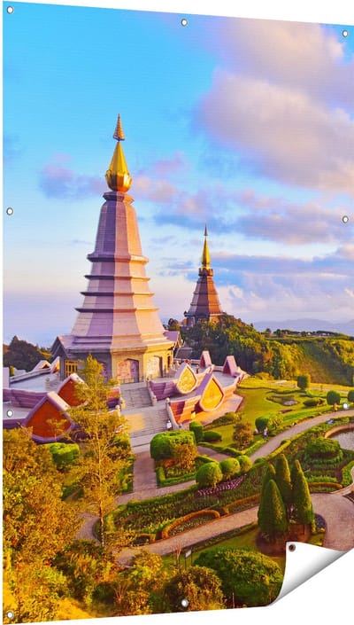 Gards Tuinposter Pagode Tempels in de Inthanon Berg in Thailand - 100x150 cm - Tuindoek - Tuindecoratie - Wanddecoratie buiten - Tuinschilderij