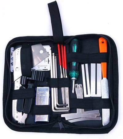 Complete gitaar setup kit met 25 accessoires, inclusief snarenmeter, inbussleutel, vijl, toetsbeschermer en fretslijpset