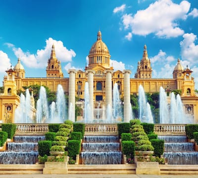 Museu Nacional d'Art de Catalunya in Barcelona - Fotobehang (in banen) - 250 x 260 cm