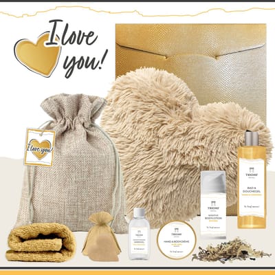Geschenkset “I Love You!” - 8 producten - 1220 gram - Triomf Cosmetica | Giftset voor haar Verjaardag Cadeau Valentijnsdag Valentijn Luxe wellness cadeaubox Vriendin Vrouw Meisje Cadeaupakket Hartje Liefde Geschenk Pakket Douchegel Gift Set Geel