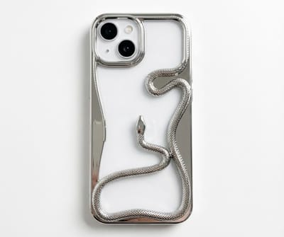 Zilverkleurig transparant telefoon hoesje geschikt voor iPhone 14 Plus – backcover met 3D slang detail, zacht TPU softcase met verhoogde rand en elektroplating afwerking