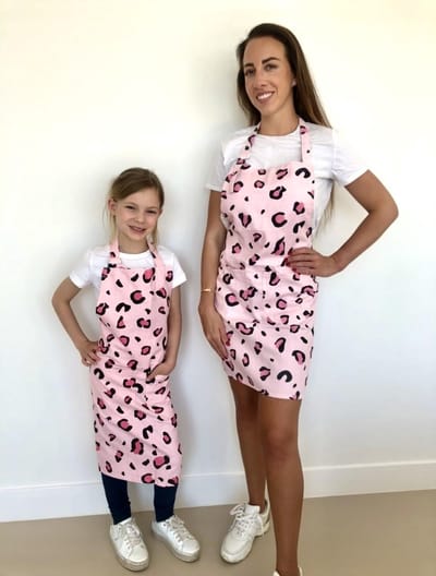 ESSENTIALS73 Keukenschort Roze - keuken - schort - dames - Luipaard - leopard - bbq - koken - bakken - kookschort - knutselschort - katoen