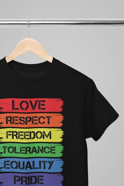 Pride shirt - Love respect freedom - Wurban Wear | Gay pride | Pride kleding | Regenboog kleding | Pride | Pride vlag | Regenboog vlag | Regenboog | LGBTQ | LHBTI | Liefde | Transgender | Crossdress | Amsterdam | Rainbow | lgbt shirt | Zwart